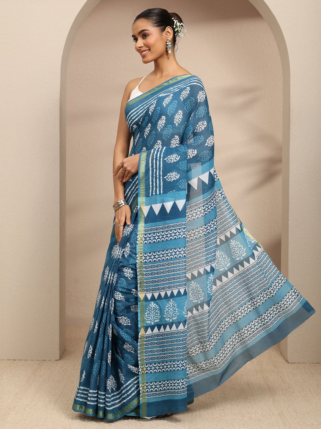 Blue Ethnic Motifs Printed Cotton Blend Saree With Unstitched Blouse Piece