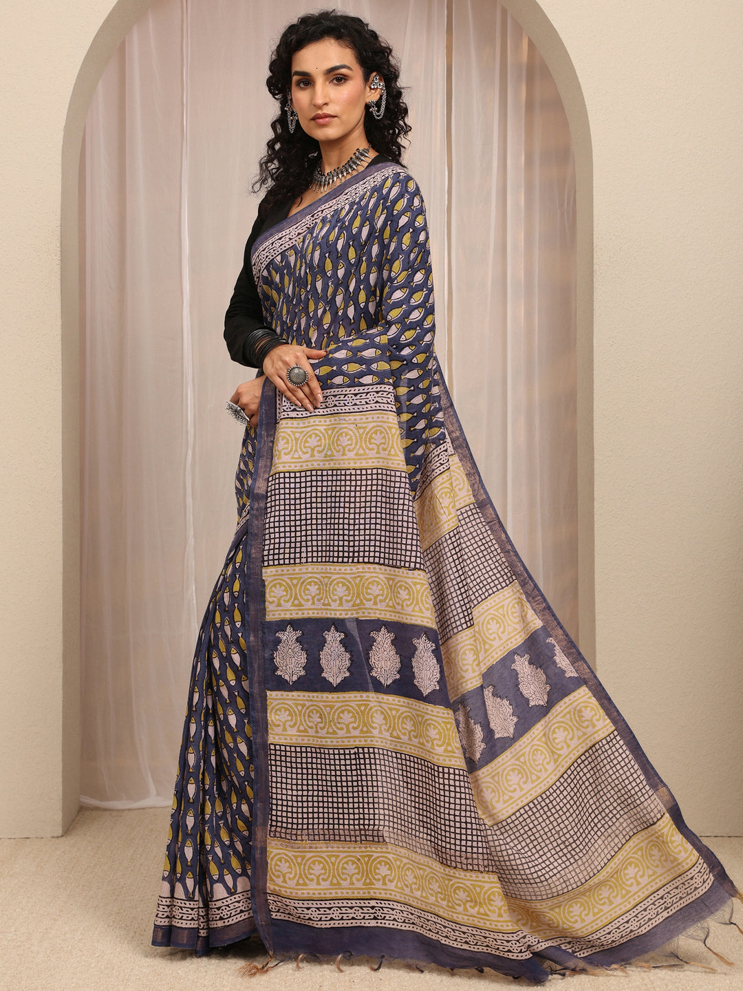 Blue Printed Cotton Blend Saree With Unstitched Blouse Piece