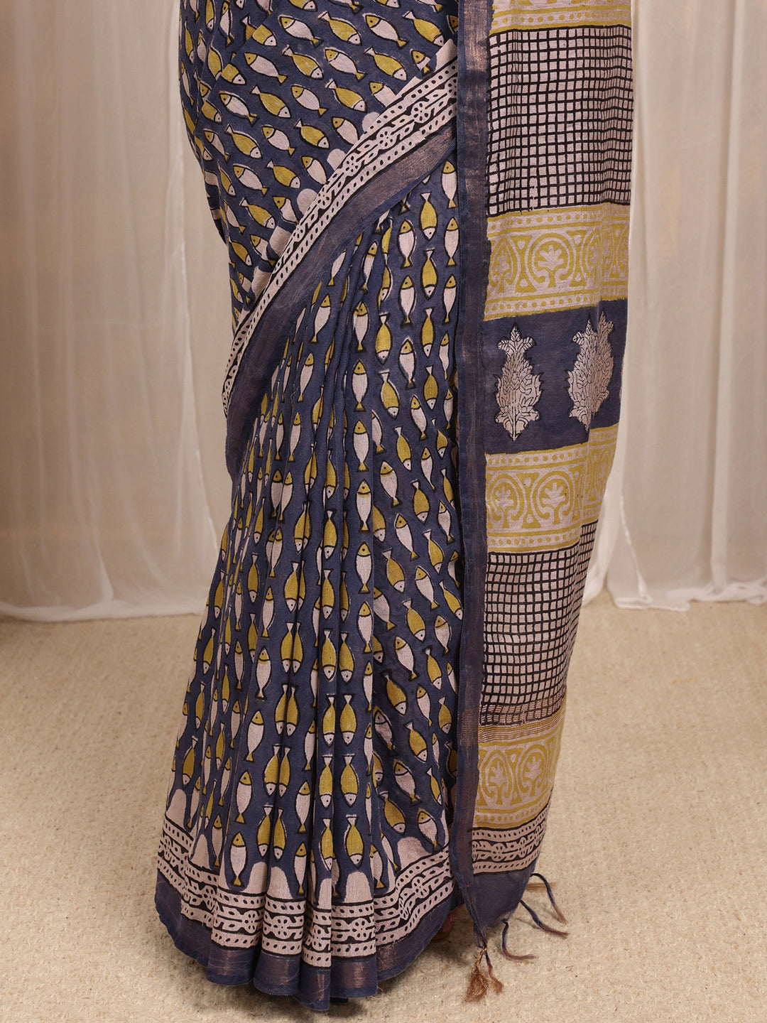 Blue Printed Cotton Blend Saree With Unstitched Blouse Piece