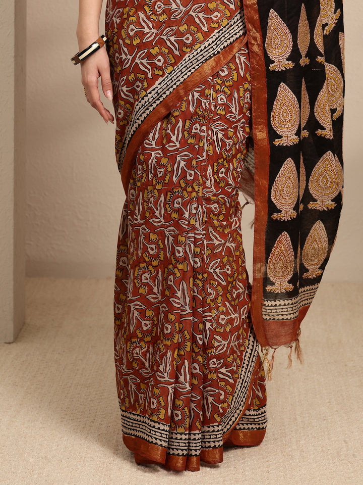 Red Ethnic Motifs Printed Cotton Blend Saree With Unstitched Blouse Piece