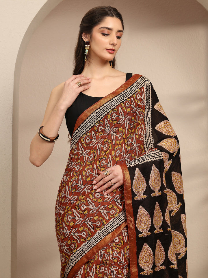 Red Ethnic Motifs Printed Cotton Blend Saree With Unstitched Blouse Piece