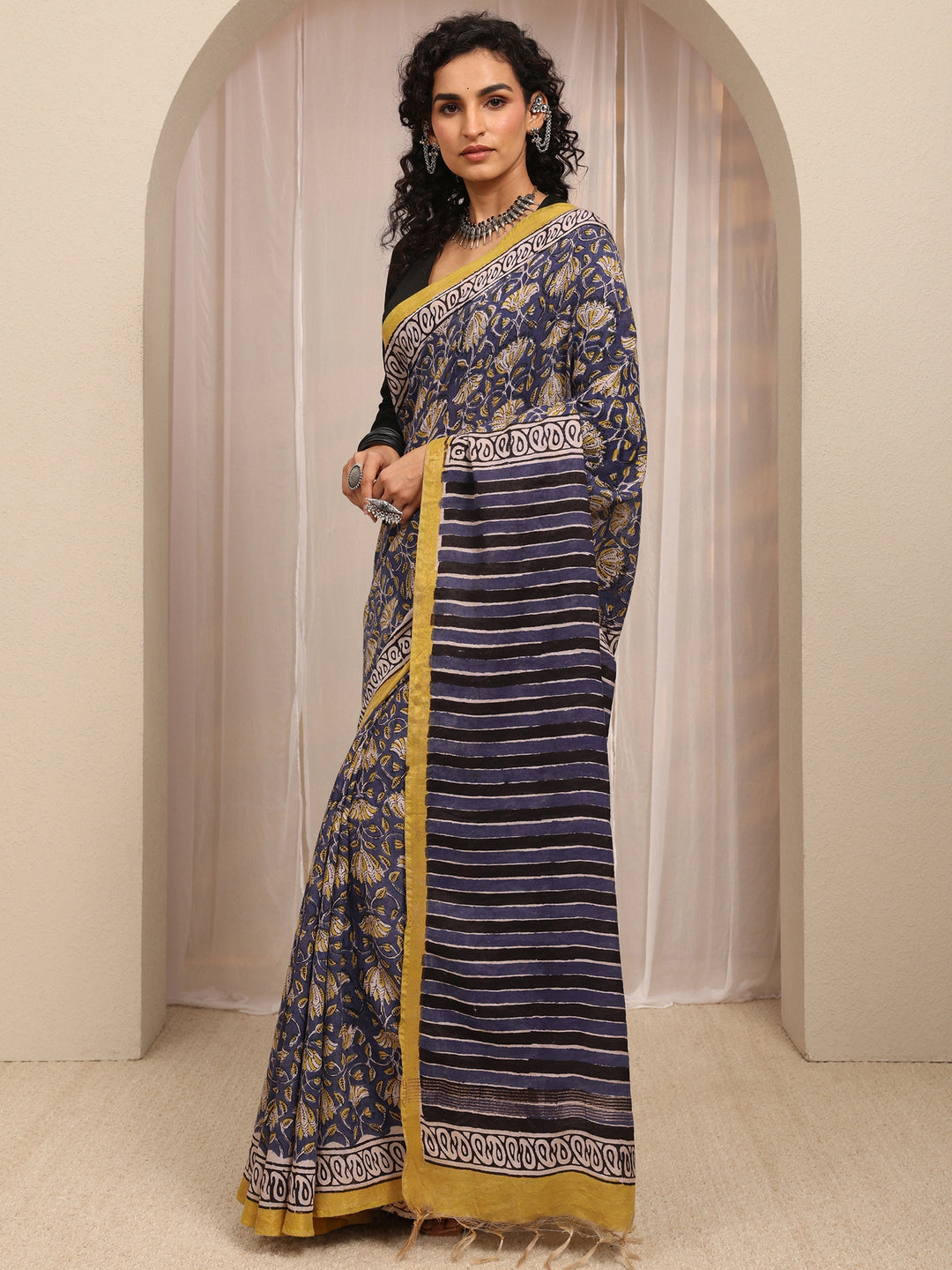 Blue Floral Printed Cotton Blend Saree With Unstitched Blouse Piece