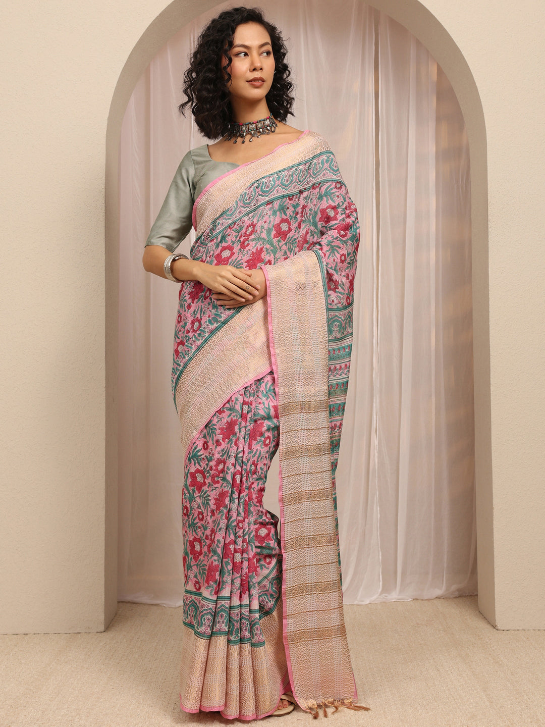 Pink Floral Printed Cotton Blend Saree With Unstitched Blouse Piece