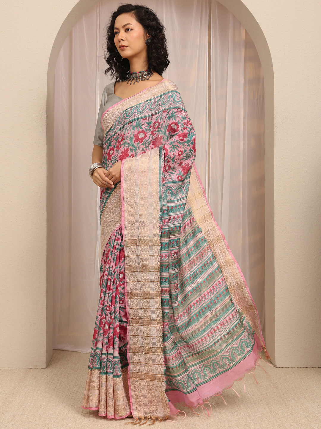 Pink Floral Printed Cotton Blend Saree With Unstitched Blouse Piece