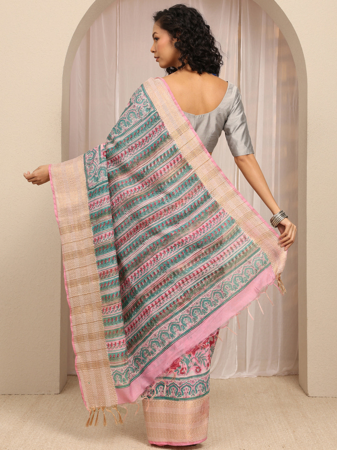 Pink Floral Printed Cotton Blend Saree With Unstitched Blouse Piece
