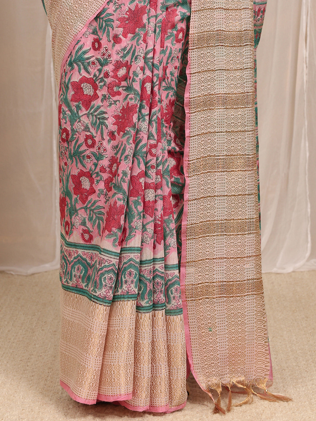 Pink Floral Printed Cotton Blend Saree With Unstitched Blouse Piece
