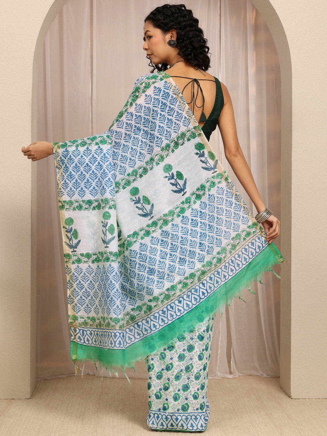 White Floral Printed Cotton Blend Saree With Unstitched Blouse Piece