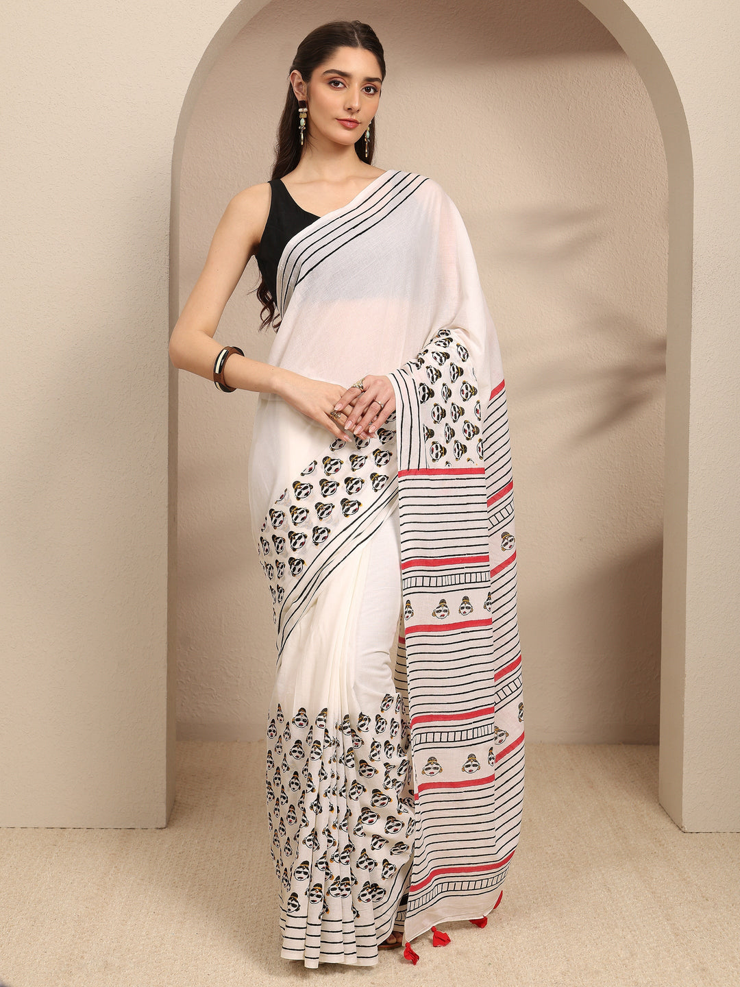White Ethnic Motifs Printed Cotton Blend Saree With Unstitched Blouse Piece