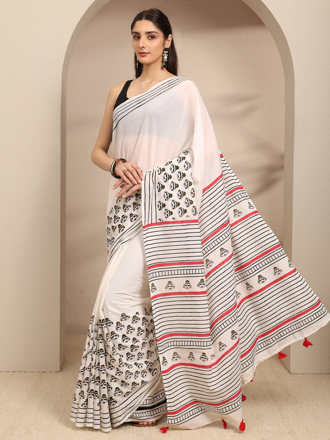 White Ethnic Motifs Printed Cotton Blend Saree With Unstitched Blouse Piece