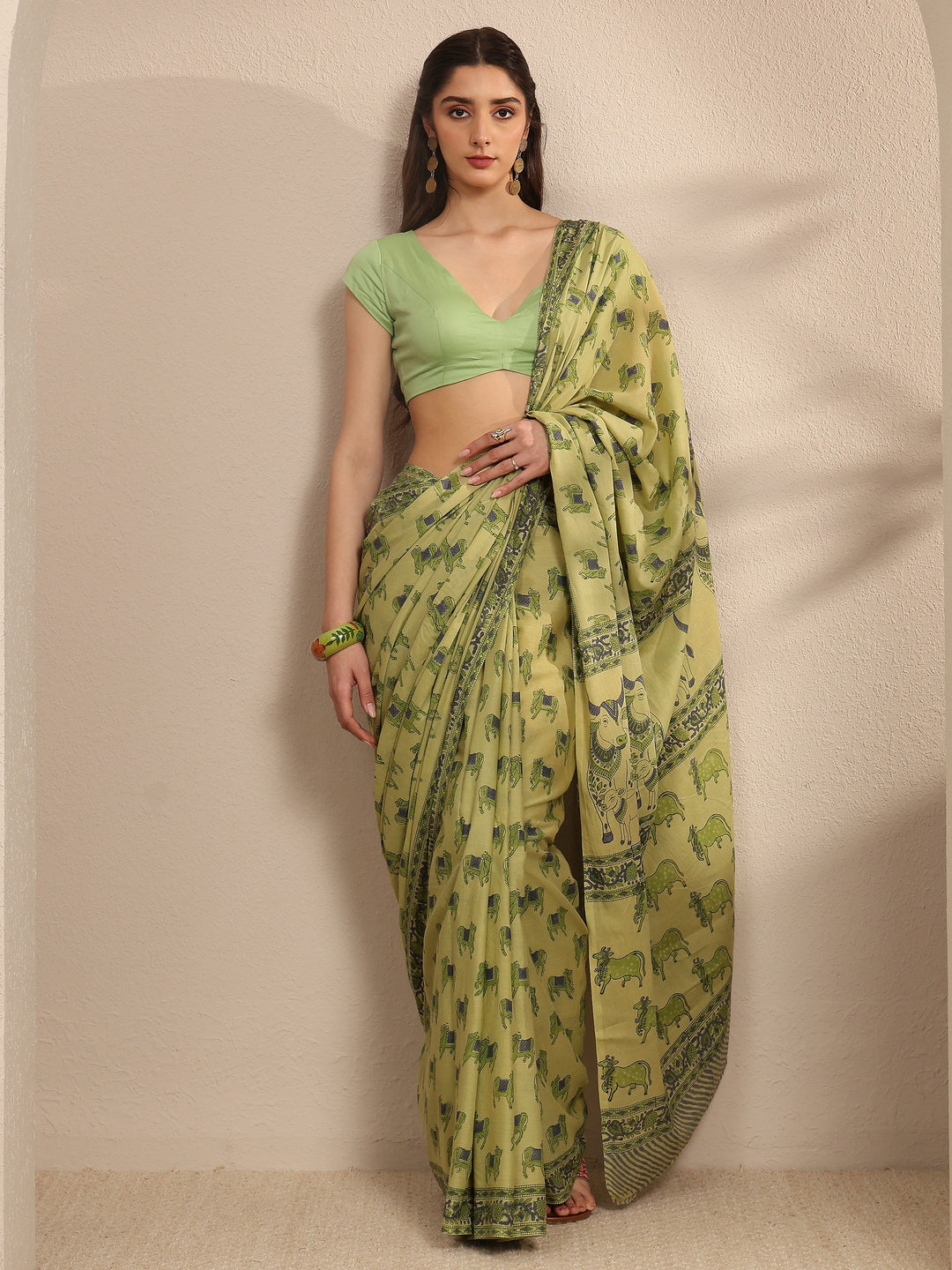 Green Ethnic Motifs Printed Cotton Blend Saree With Unstitched Blouse Piece