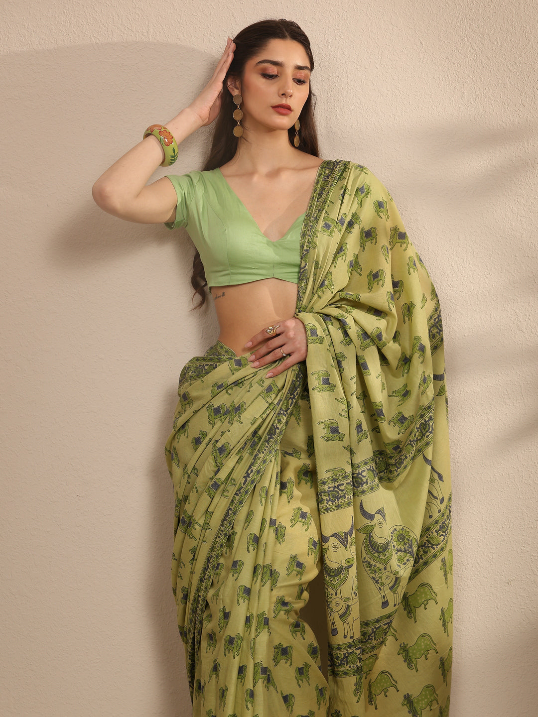 Green Ethnic Motifs Printed Cotton Blend Saree With Unstitched Blouse Piece