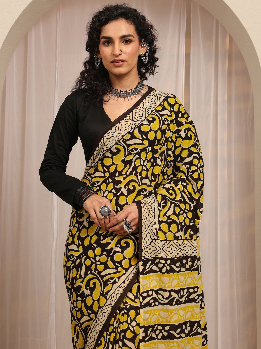 Black Floral Printed Cotton Blend Saree With Unstitched Blouse Piece
