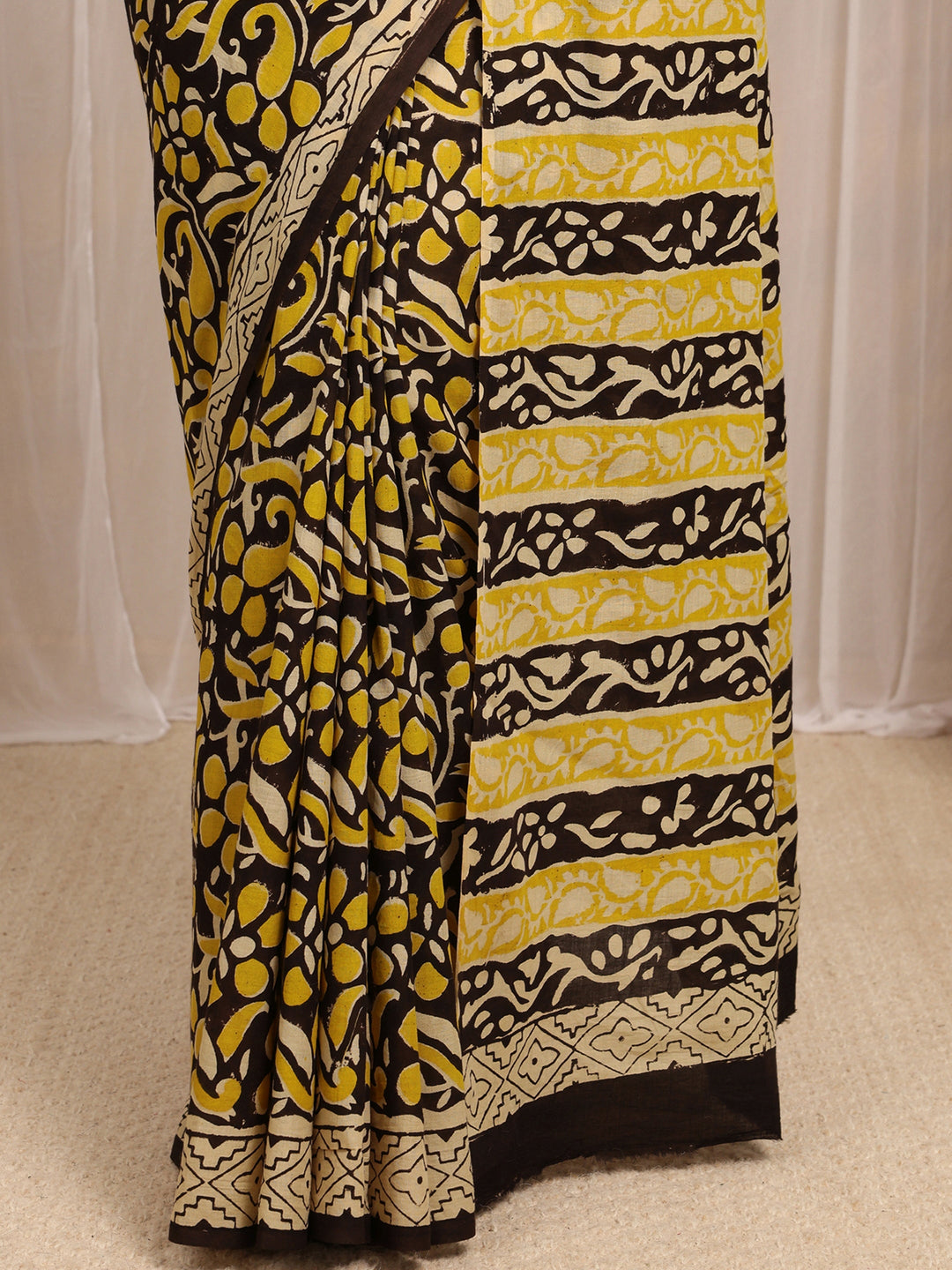 Black Floral Printed Cotton Blend Saree With Unstitched Blouse Piece
