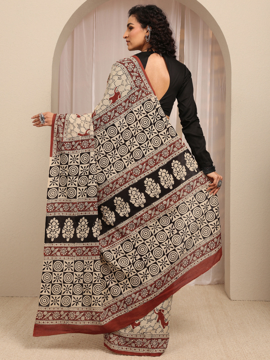 Beige Printed Cotton Blend Saree With Unstitched Blouse Piece