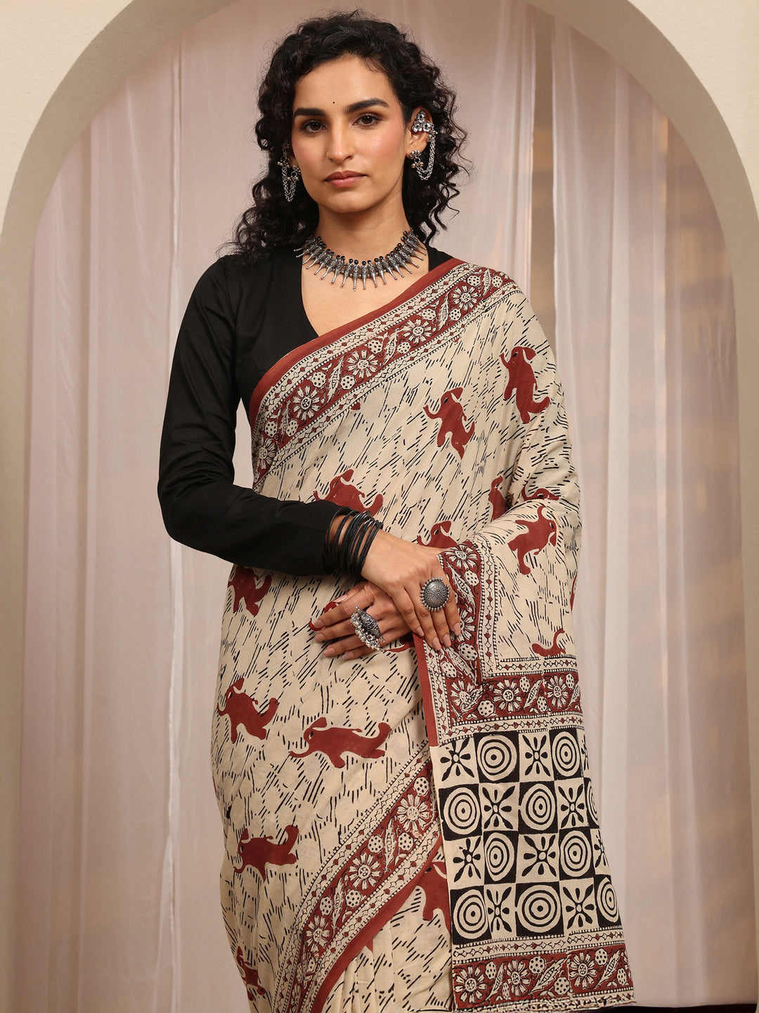 Beige Printed Cotton Blend Saree With Unstitched Blouse Piece