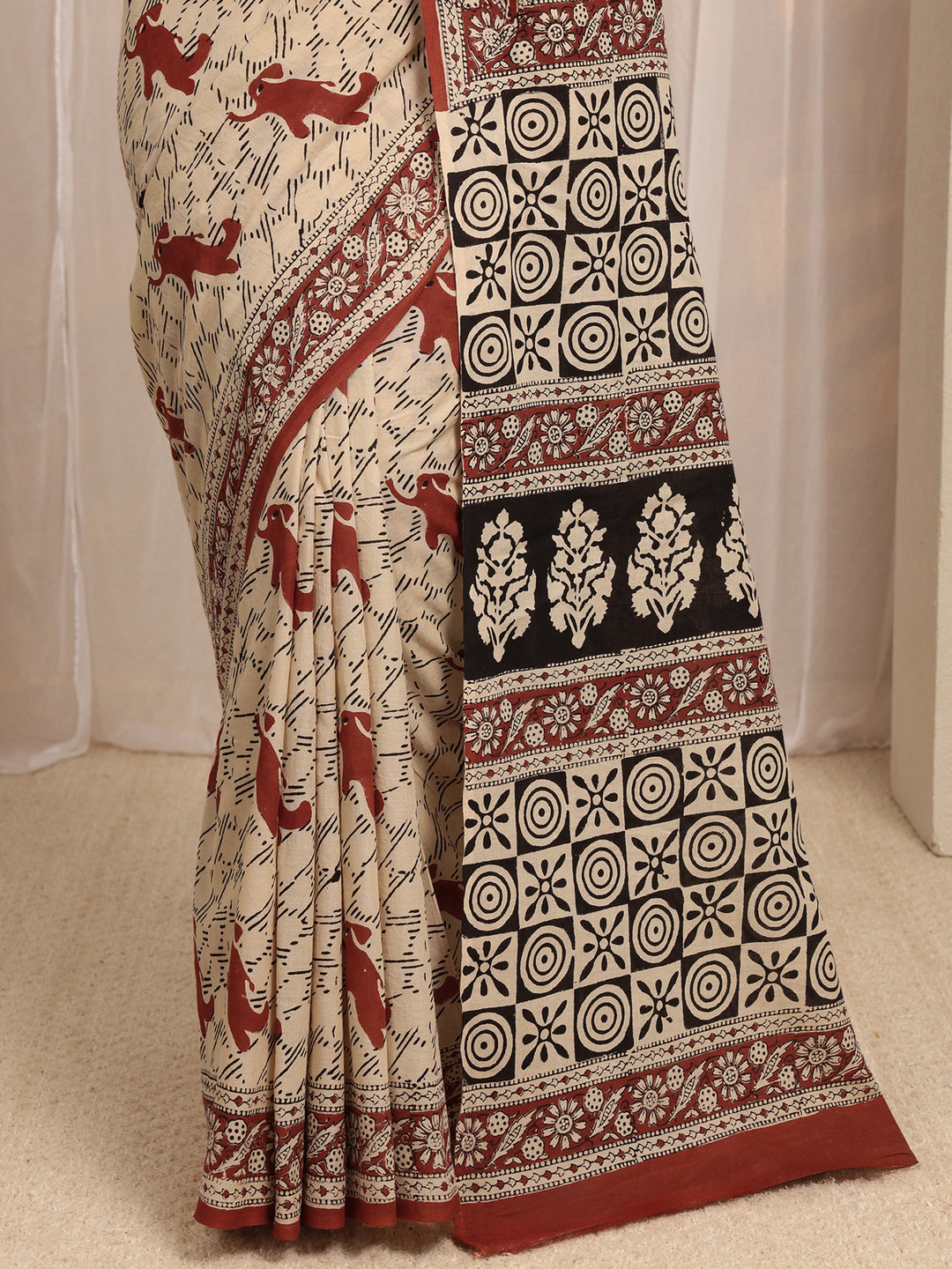Beige Printed Cotton Blend Saree With Unstitched Blouse Piece