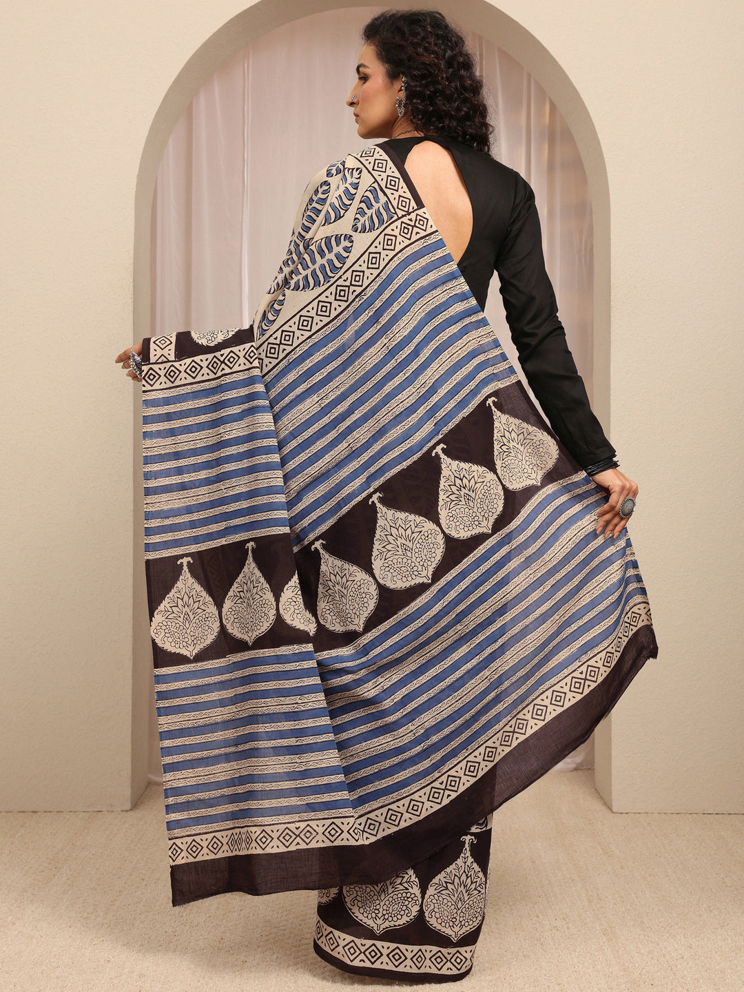Beige Paisley Printed Cotton Blend Saree With Unstitched Blouse Piece