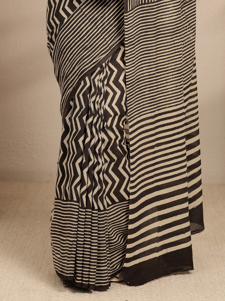 Black Leheriya Printed Cotton Blend Saree With Unstitched Blouse Piece