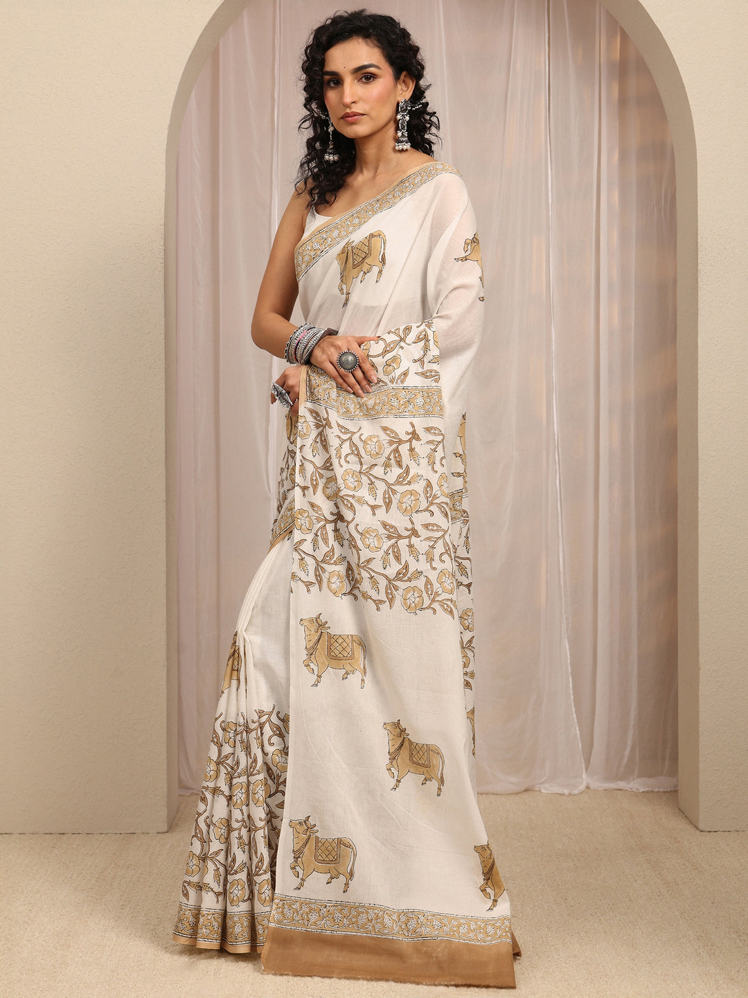 White Printed Cotton Blend Saree With Unstitched Blouse Piece
