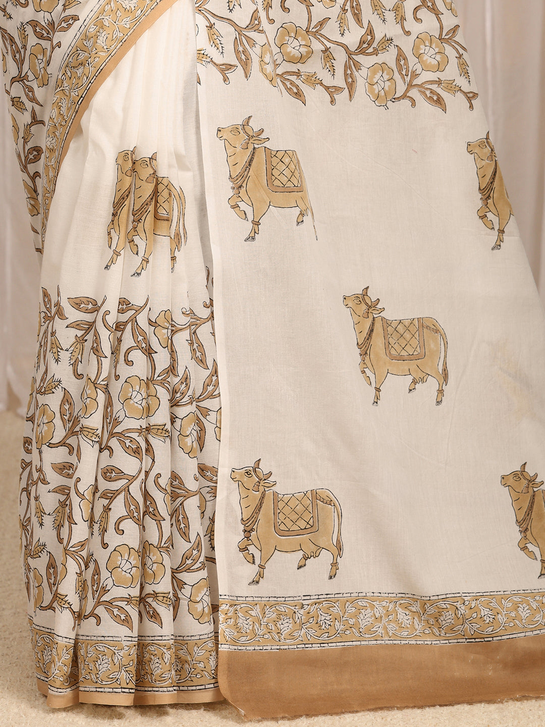 White Printed Cotton Blend Saree With Unstitched Blouse Piece