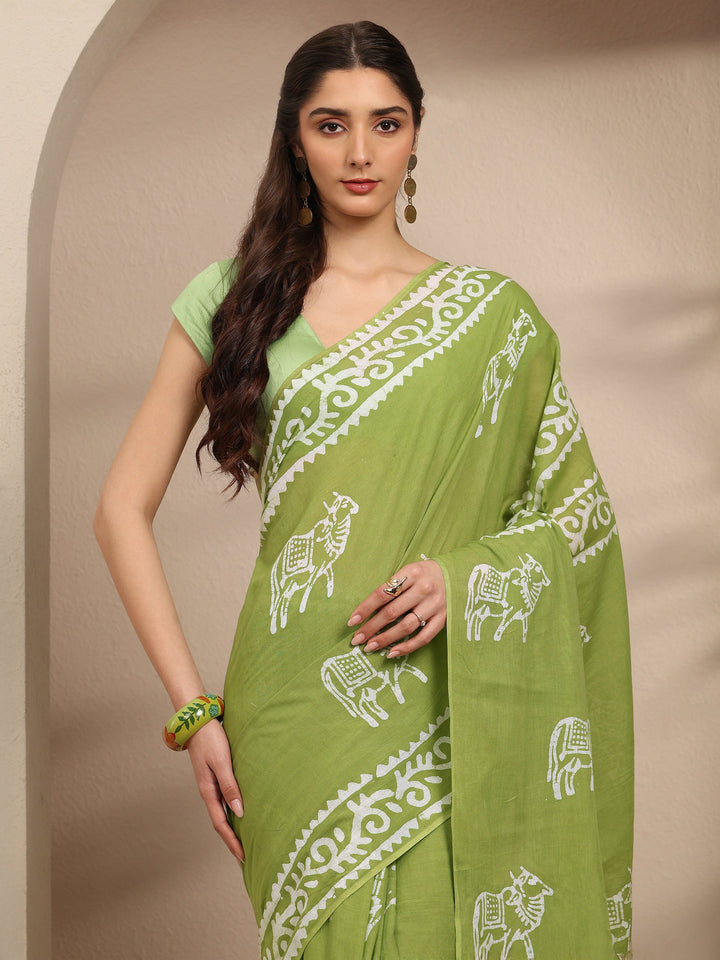 Green Ethnic Motifs Printed Cotton Blend Saree With Unstitched Blouse Piece