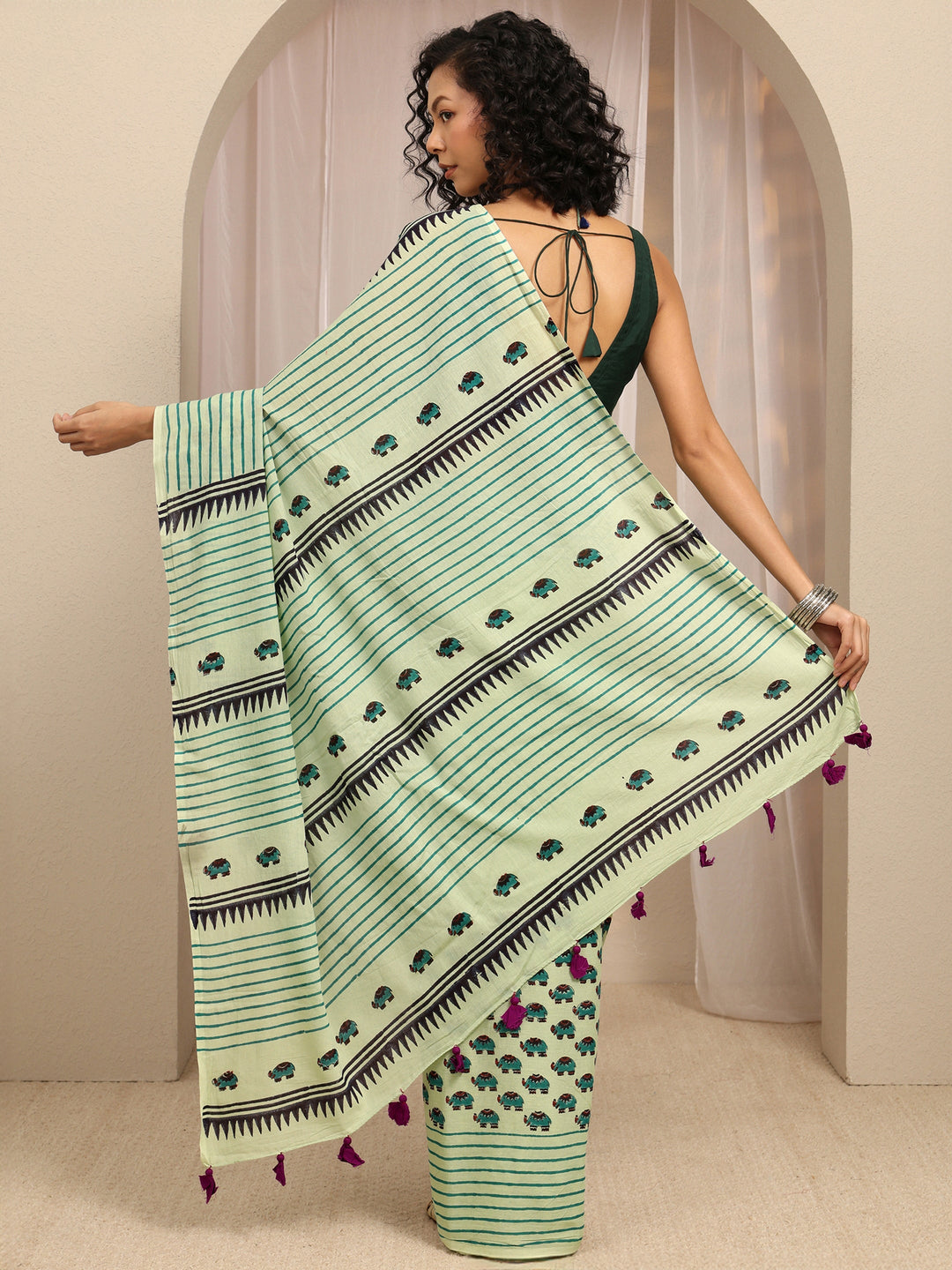 Green Tribal Printed Cotton Blend Saree With Unstitched Blouse Piece