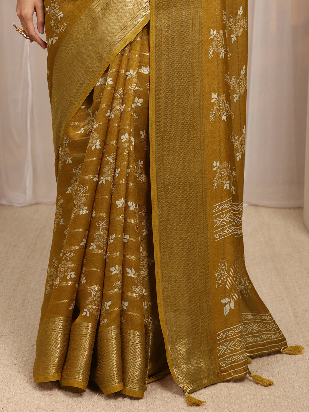 Mustard Floral Printed Silk Blend Saree With Unstitched Blouse Piece