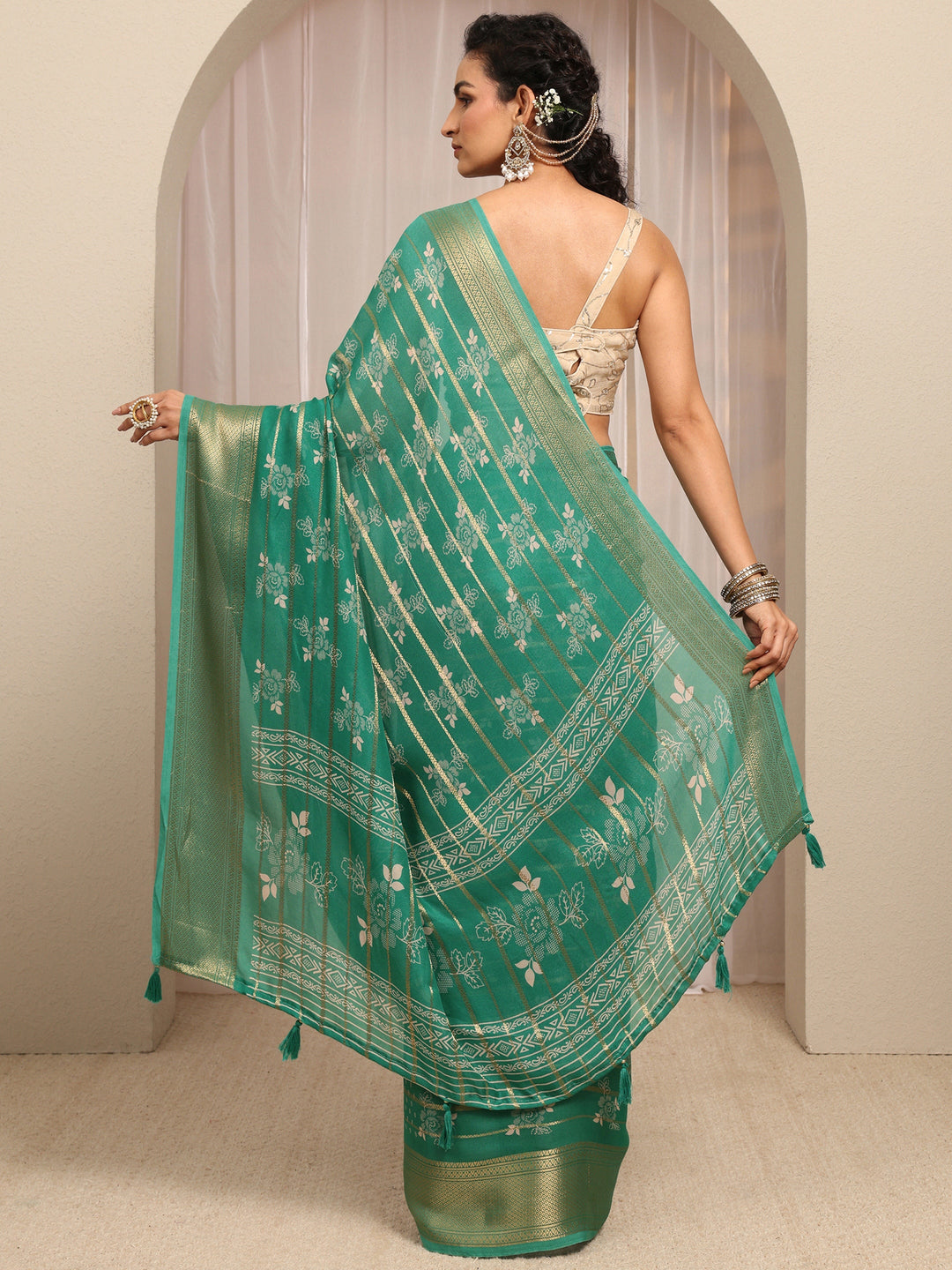 Green Floral Printed Silk Blend Saree With Unstitched Blouse Piece