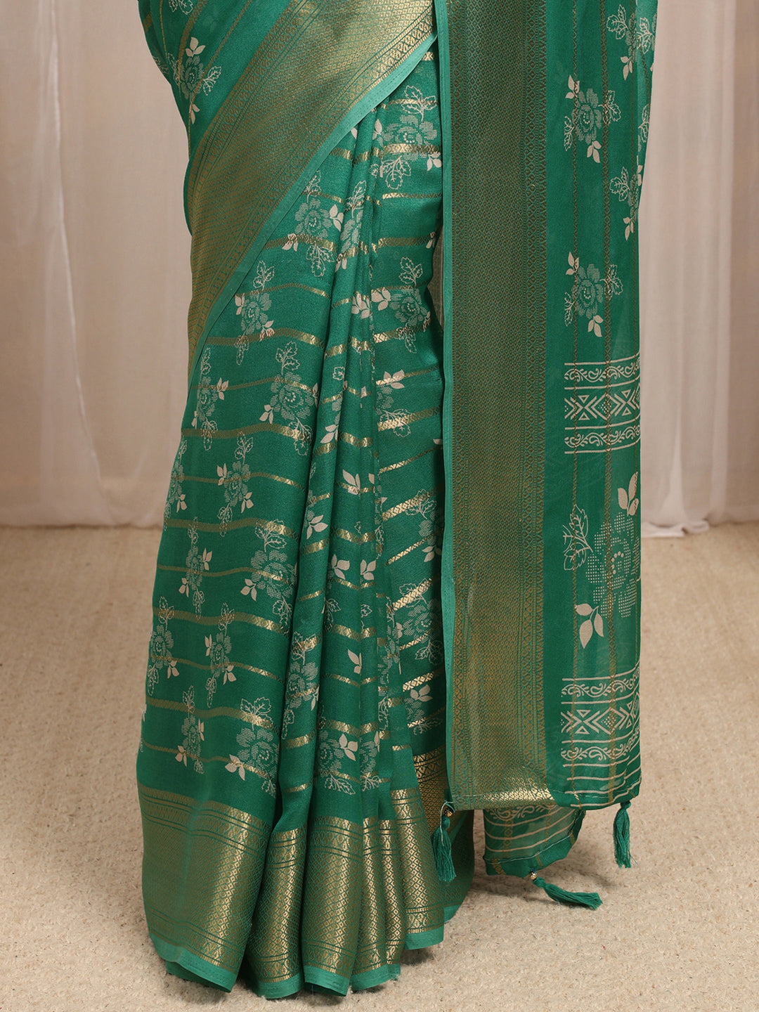 Green Floral Printed Silk Blend Saree With Unstitched Blouse Piece