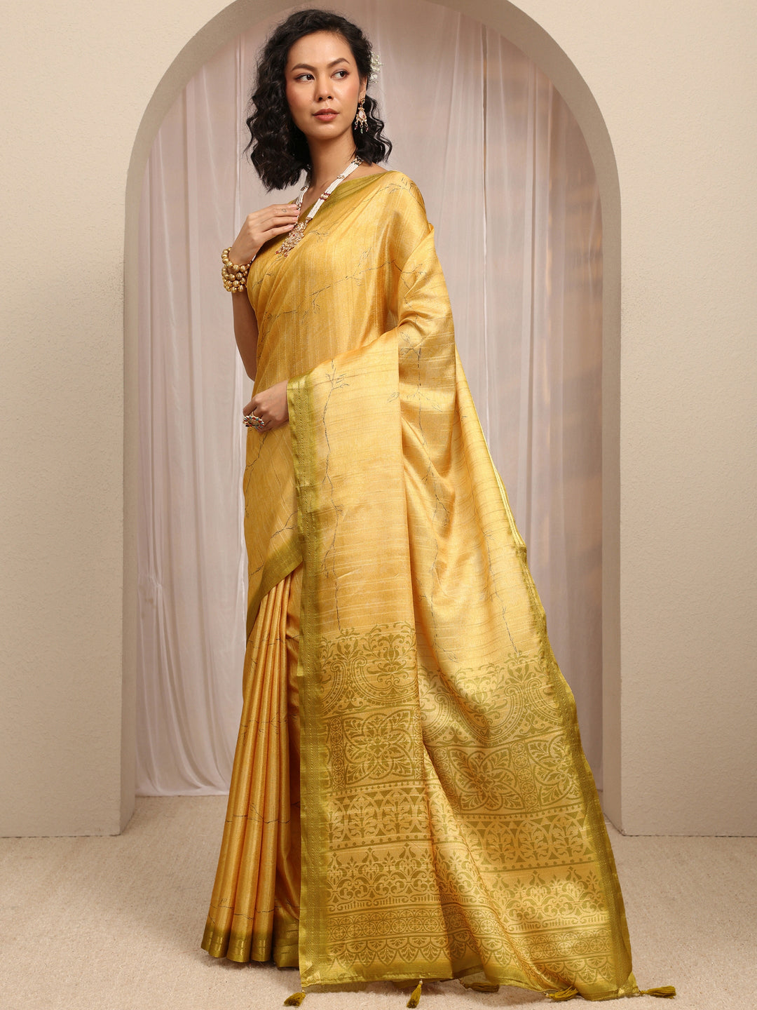Mustard Floral Printed Silk Blend Saree With Unstitched Blouse Piece