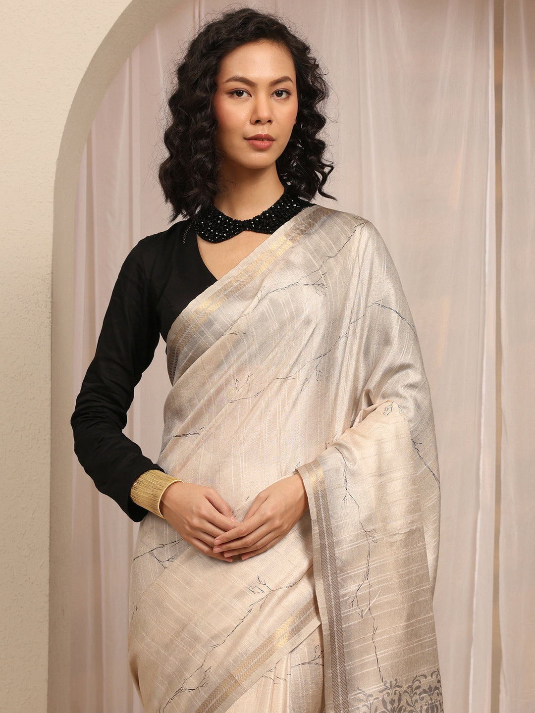 Off White Floral Printed Silk Blend Saree With Unstitched Blouse Piece