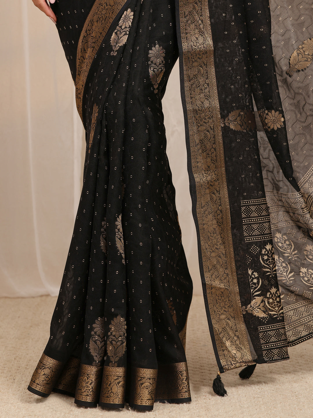 Black Floral Embroidered Silk Blend Saree
With Unstitched Blouse Piece