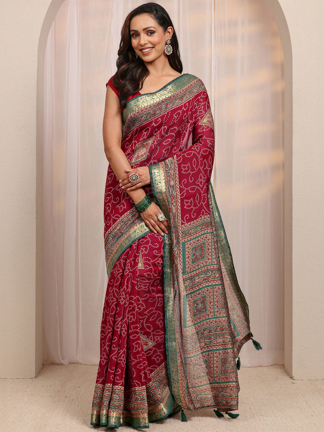 Red Bandhani Printed Silk Blend Saree 
With Unstitched Blouse Piece