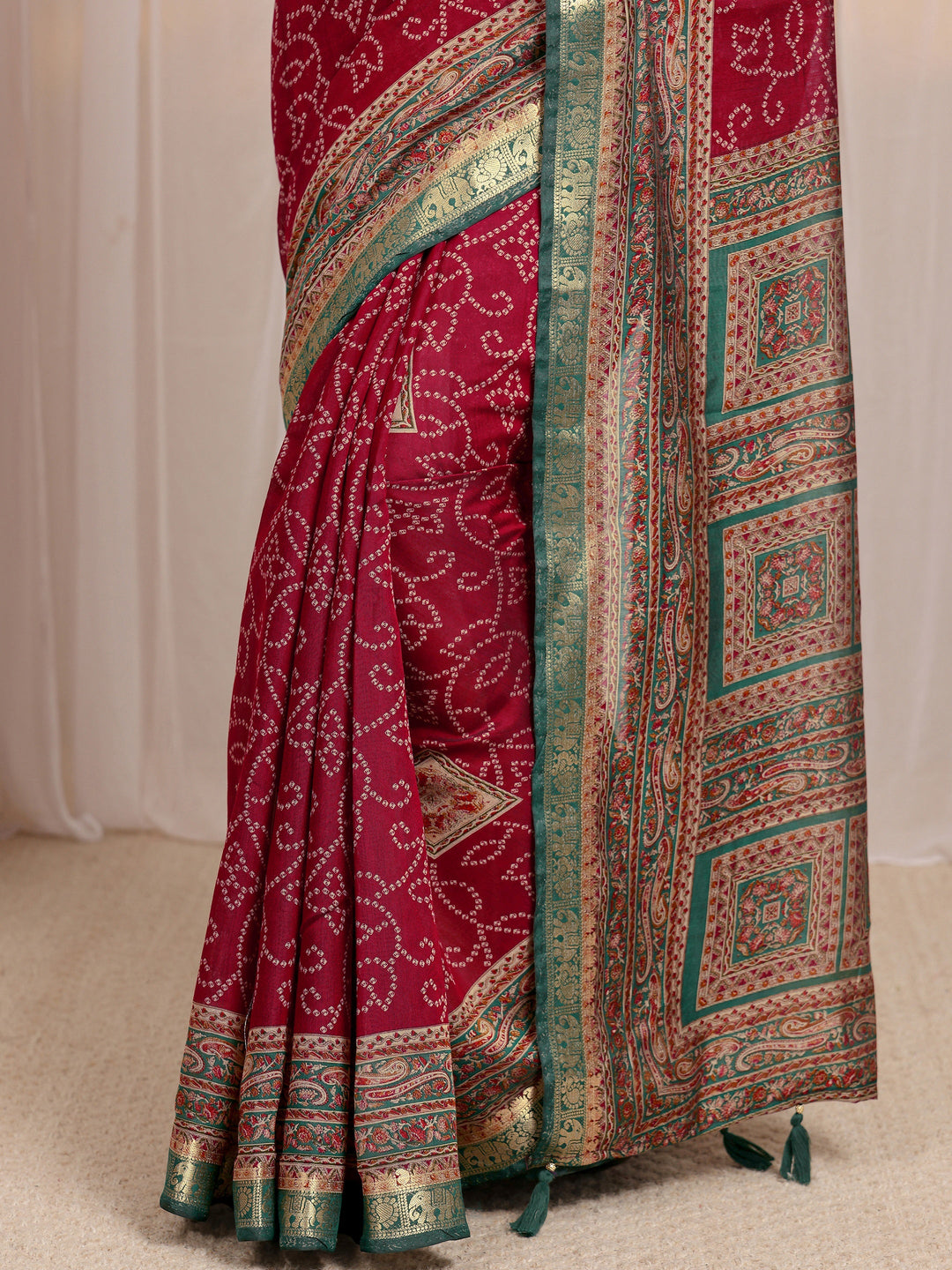 Red Bandhani Printed Silk Blend Saree 
With Unstitched Blouse Piece