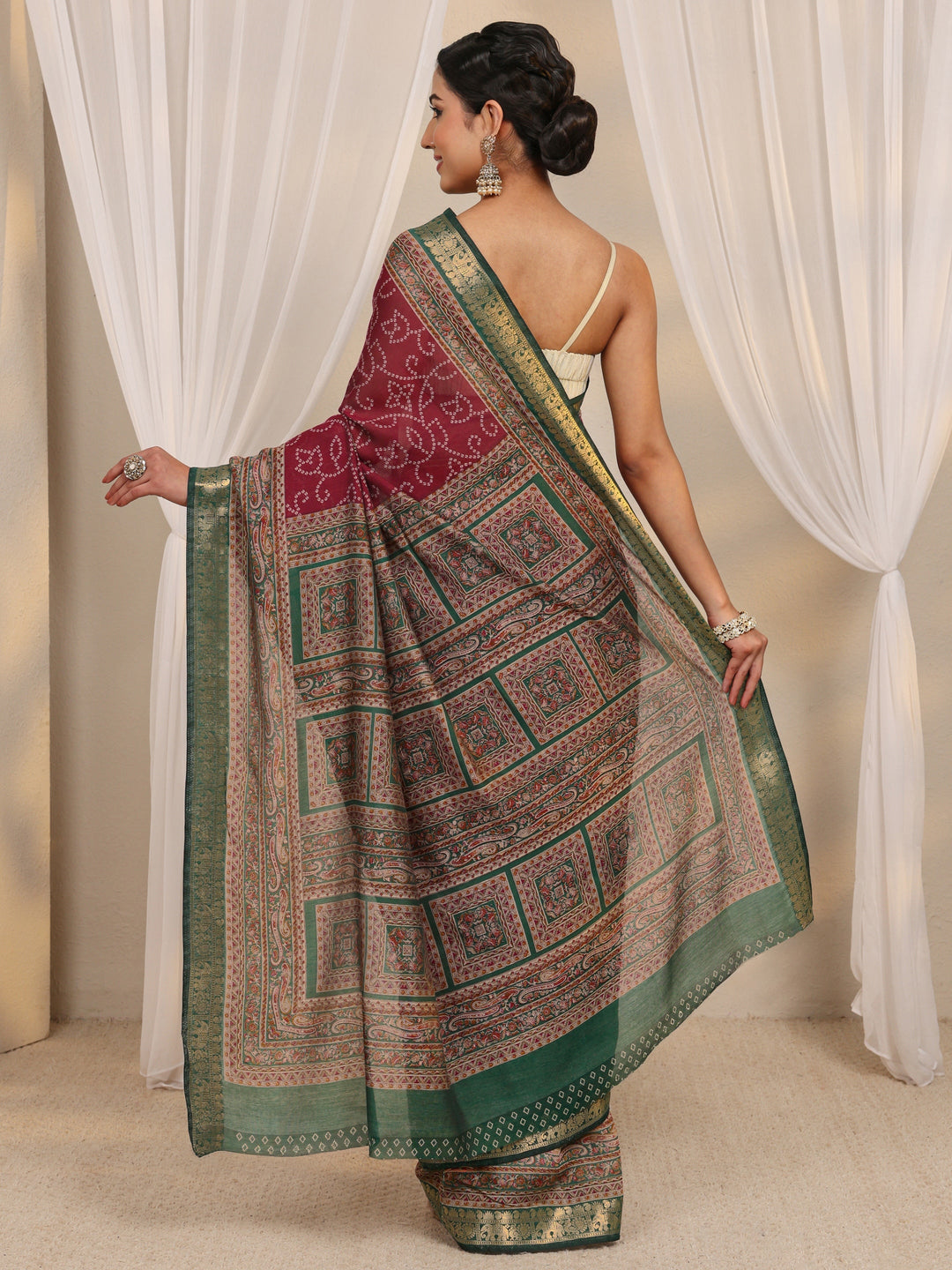 Pink Bandhani Printed Silk Blend Saree With Unstitched Blouse Piece