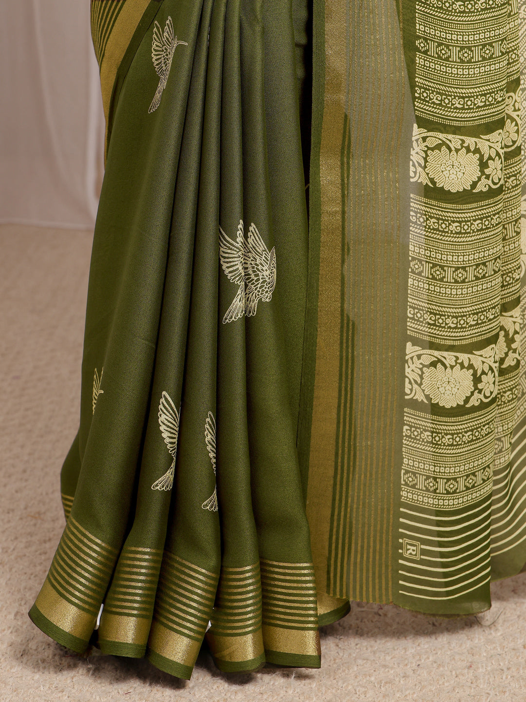 Olive Animal Printed Silk Blend Saree With Unstitched Blouse Piece