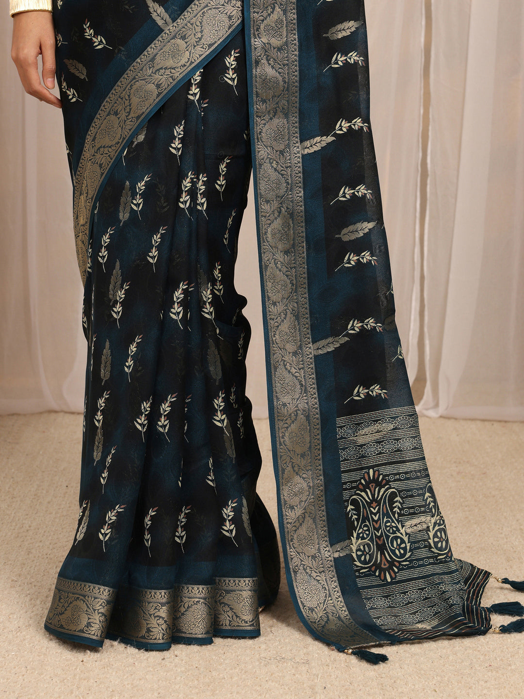 Navy Blue Floral Printed Silk Blend Saree With Unstitched Blouse Piece
