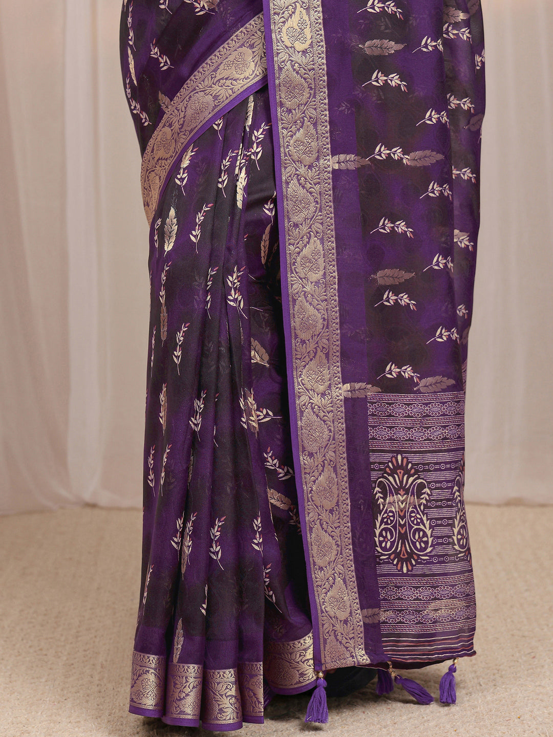 Purple Floral Printed Silk Blend Saree 
With Unstitched Blouse Piece