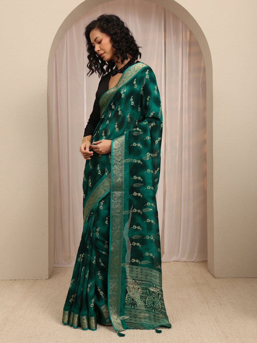 Green Floral Printed Silk Blend Saree With Unstitched Blouse Piece
