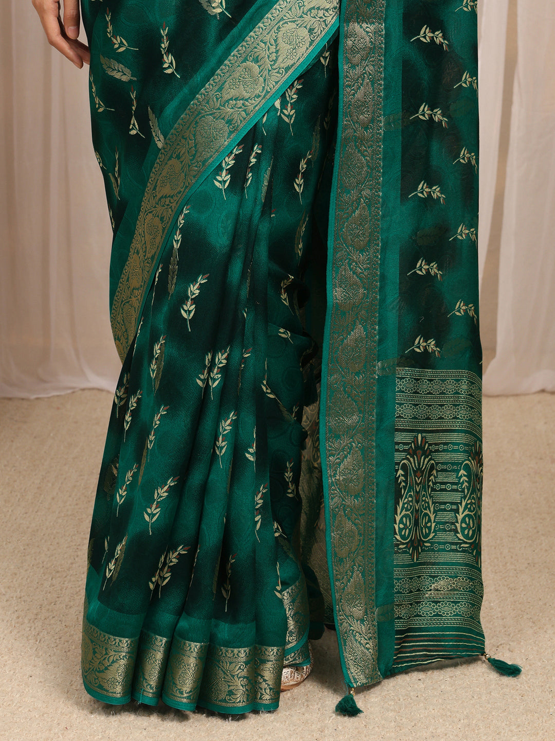 Green Floral Printed Silk Blend Saree With Unstitched Blouse Piece