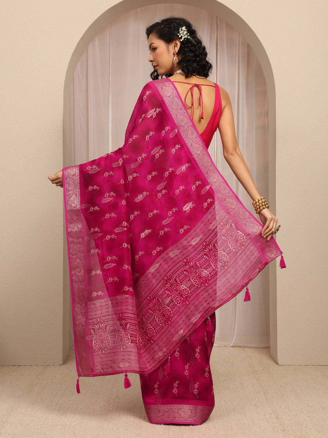 Pink Floral Printed Silk Blend Saree With Unstitched Blouse Piece