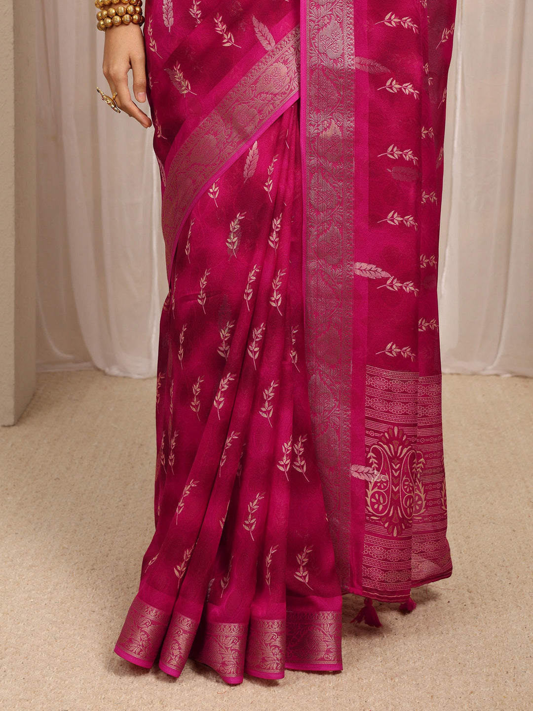 Pink Floral Printed Silk Blend Saree With Unstitched Blouse Piece
