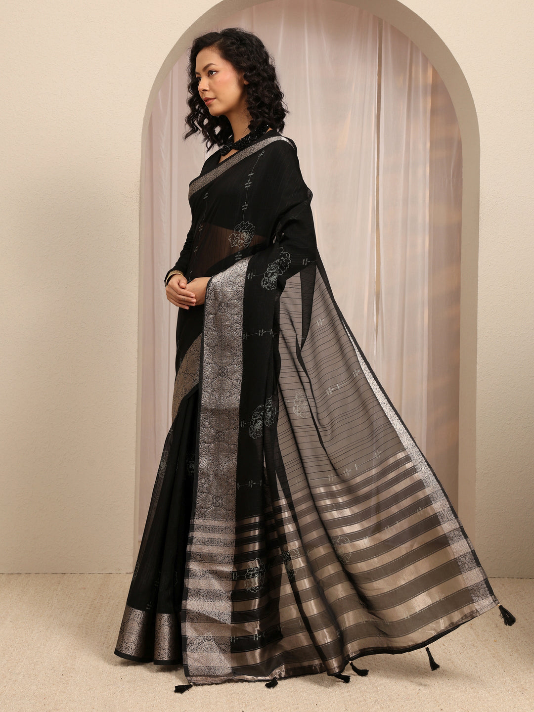 Black Floral Woven Design Silk Blend Saree With Unstitched Blouse Piece