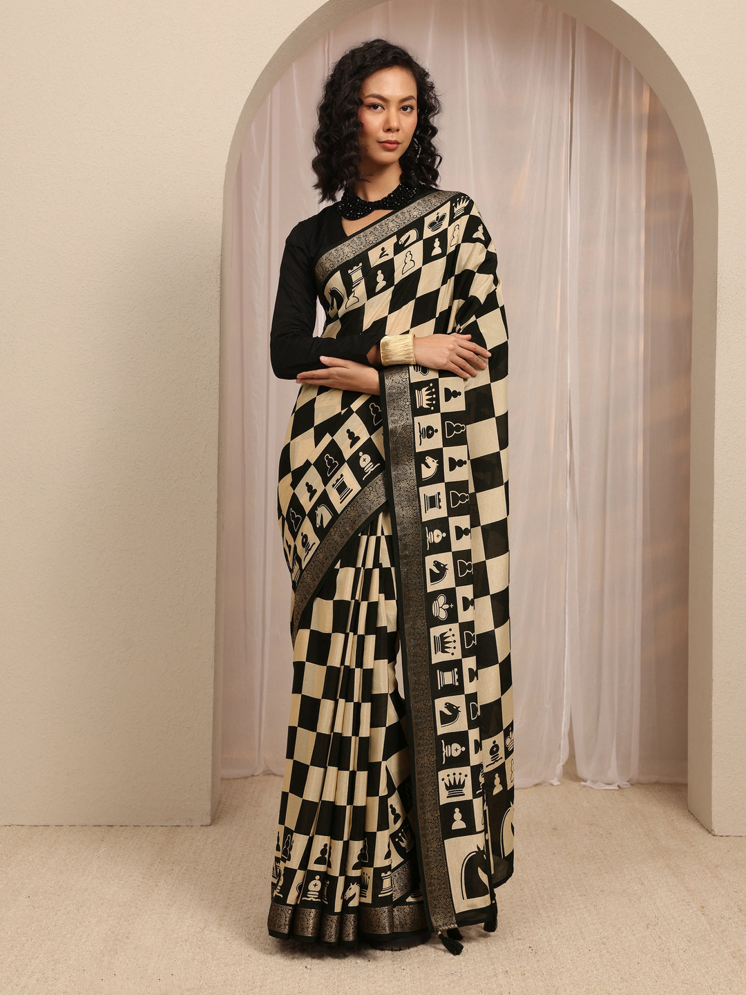 Black Geometric Printed Silk Blend Saree With Unstitched Blouse Piece