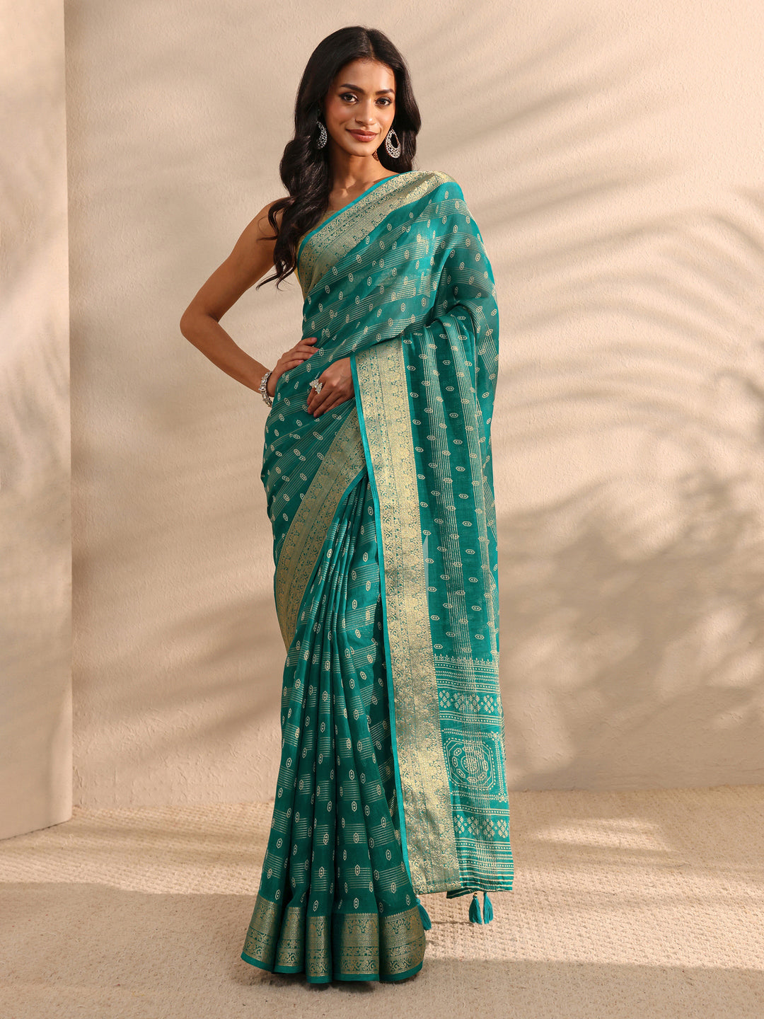 Green Ethnic Woven Silk Blend Saree 
With Unstitched Blouse Piece