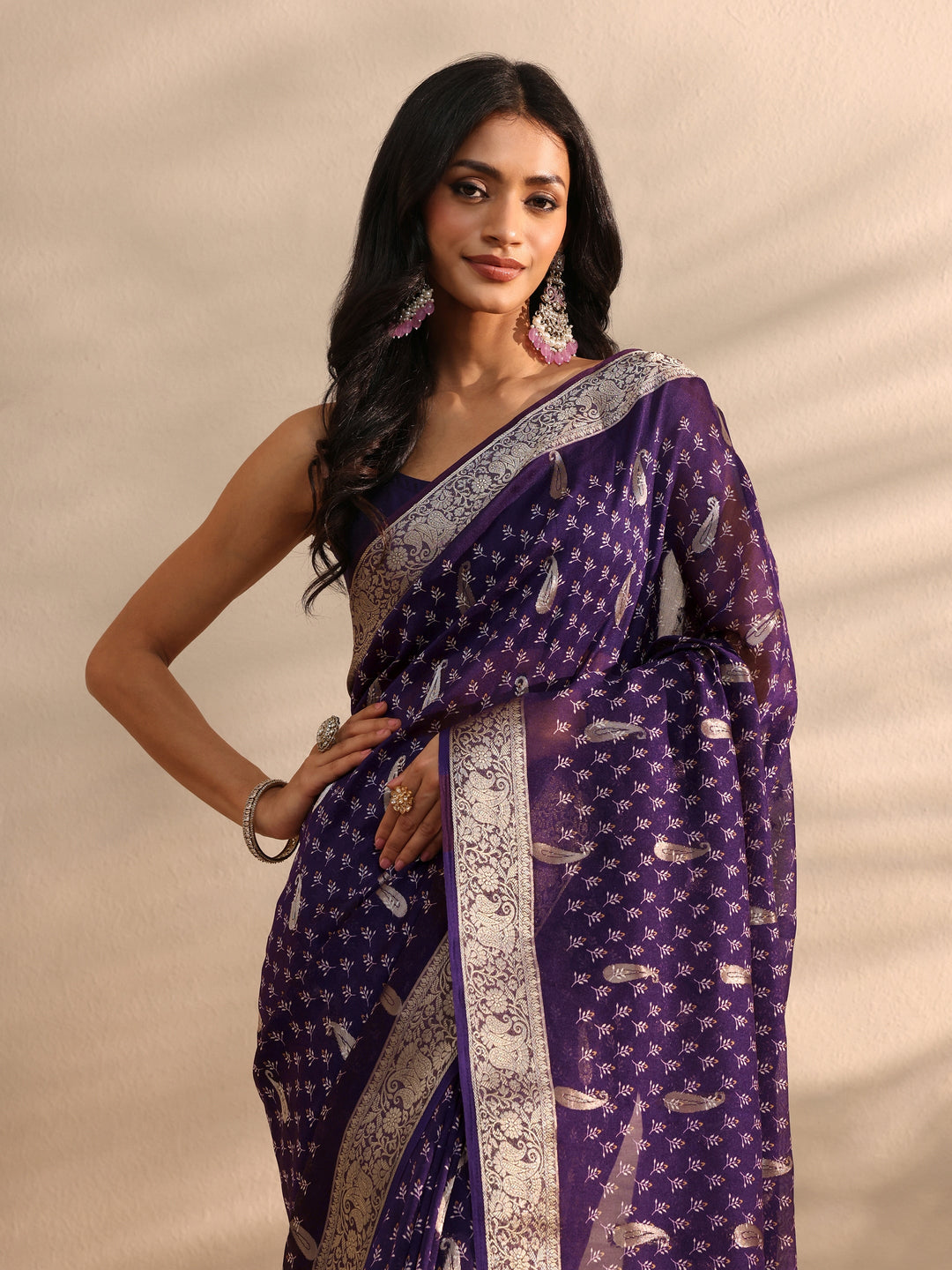 Purple Floral Printed Silk Blend Saree 
With Unstitched Blouse Piece