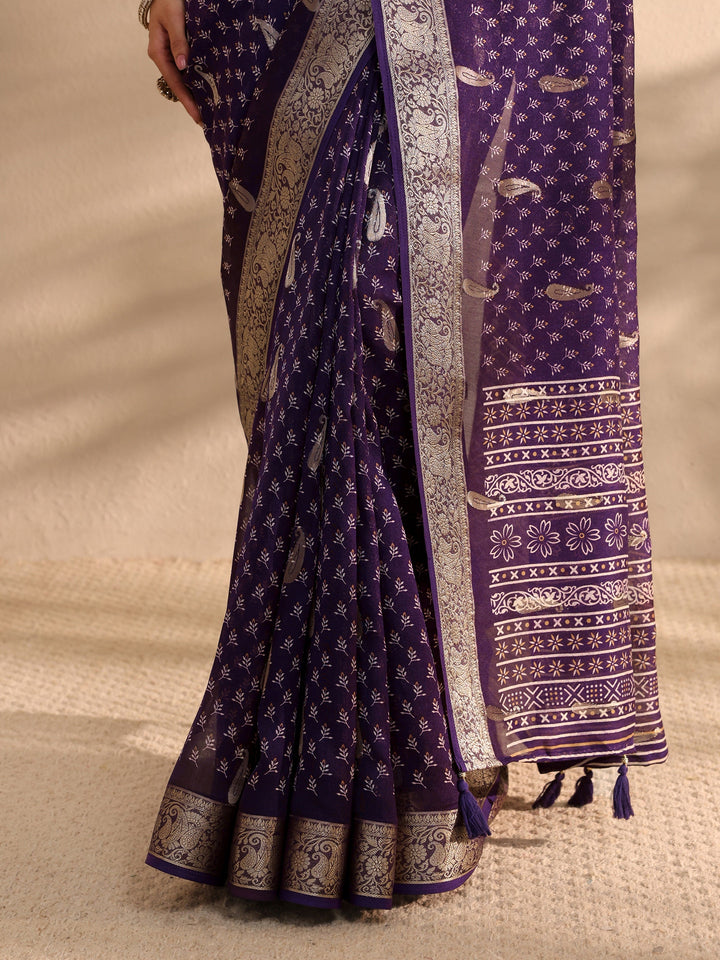 Purple Floral Printed Silk Blend Saree 
With Unstitched Blouse Piece