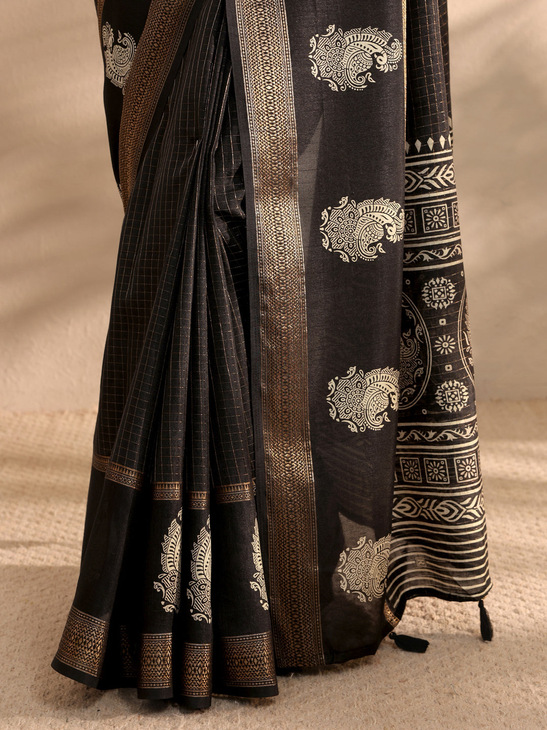 Black Printed Silk Blend Saree 
With Unstitched Blouse Piece