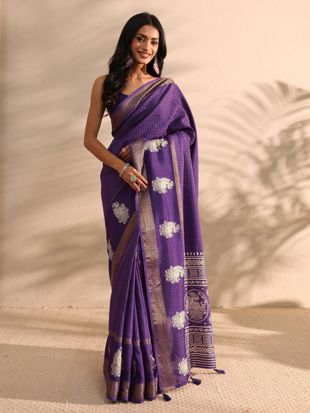 Purple Printed Silk Blend Saree 
With Unstitched Blouse Piece