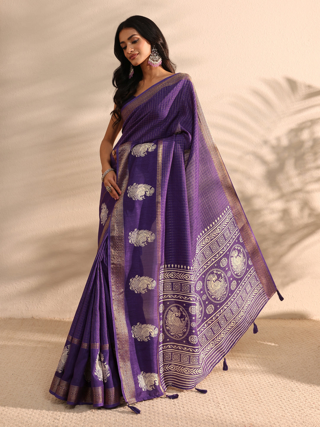 Purple Printed Silk Blend Saree 
With Unstitched Blouse Piece